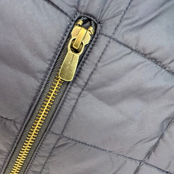 Tommy Bahama Rockland Coast Reversible Quilted Vest – XL Sand & Navy - Picture 3 of 13